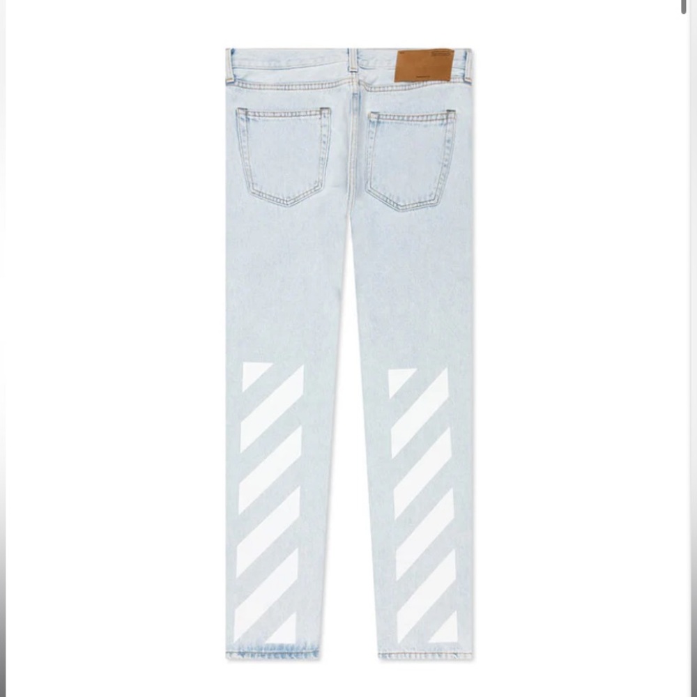 SOLD🫆👖Off White Light Wash Slim Jeans Tab N Arrow